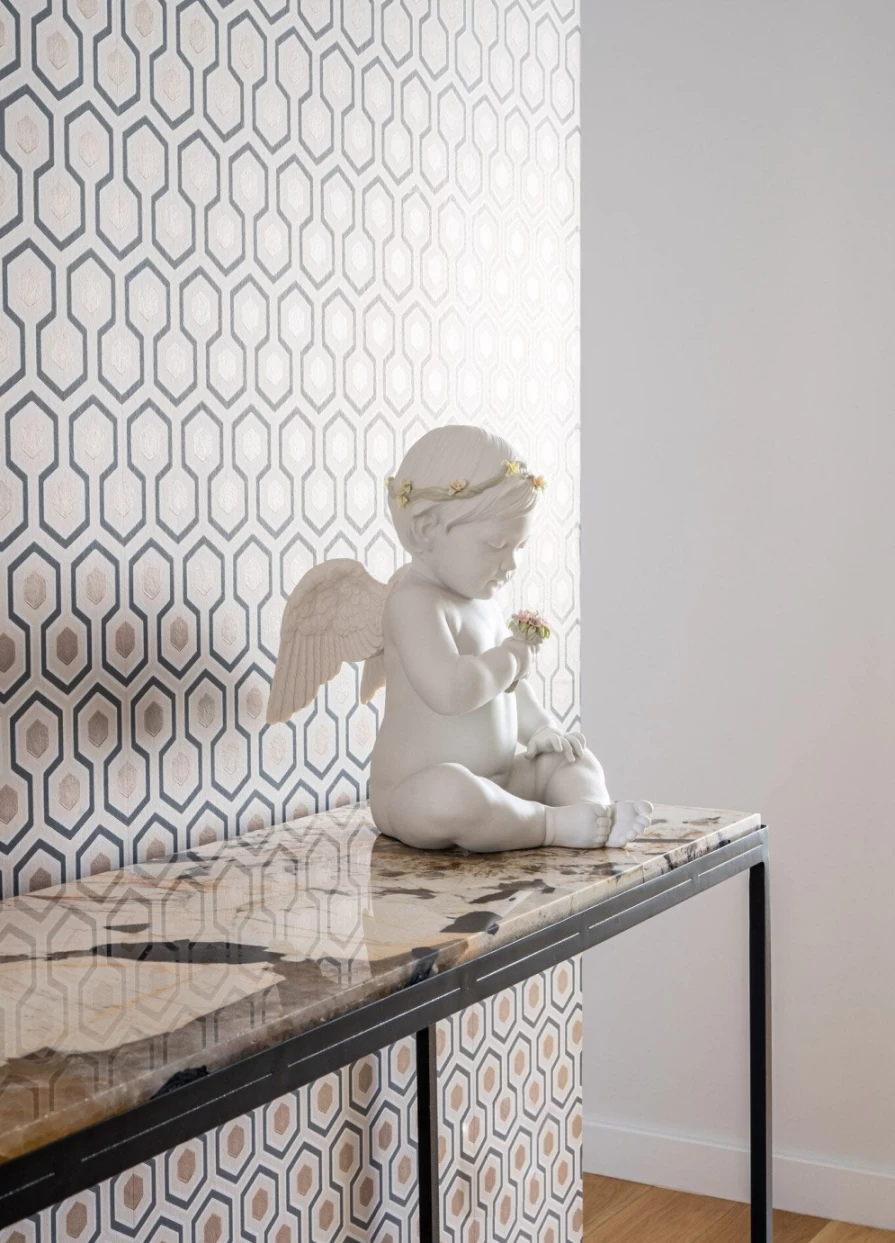 Lladró Celestial Angel Figurine - Handcrafted Porcelain Collectible Statue