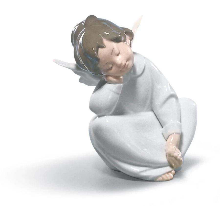 Lladró Angel Dreaming Figurine - Elegant Porcelain Collectible Sculpture