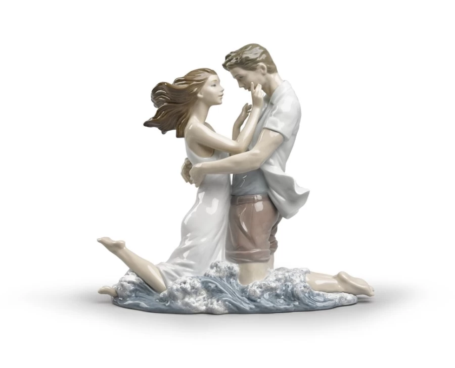"Lladró The Thrill Of Love Romantic Couple Figurine - Handcrafted Porcelain Sculpture"