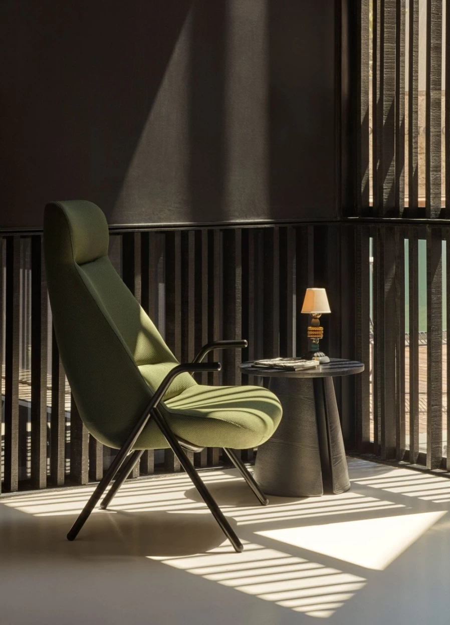 Lladró Firefly Cordless Rechargeable LED Lamp – Portable Decorative Lighting by Olga Hanono