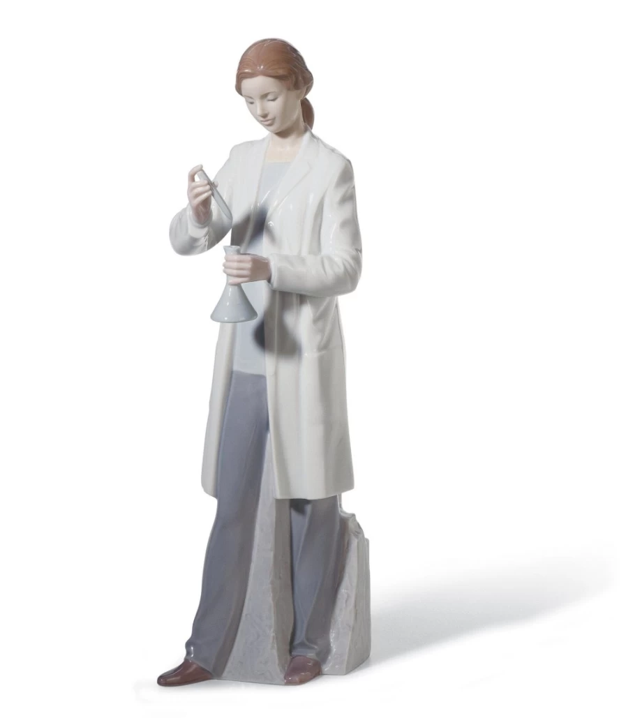 "Lladró Porcelain Laboratory Woman Figurine - Elegant Collectible Sculpture"