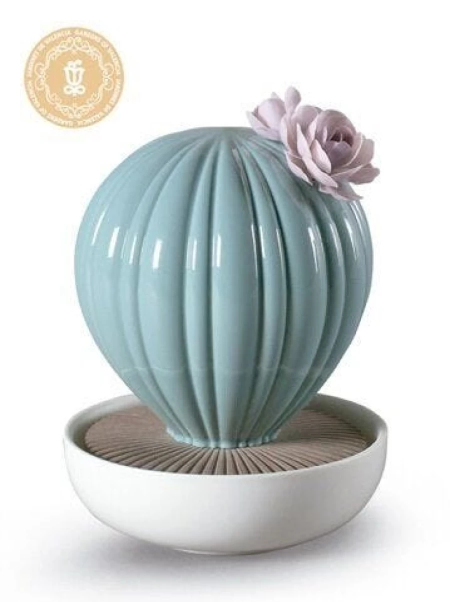 Lladró Ferocactus Cactus Essential Oil Diffuser with Gardens of Valencia Fragrance