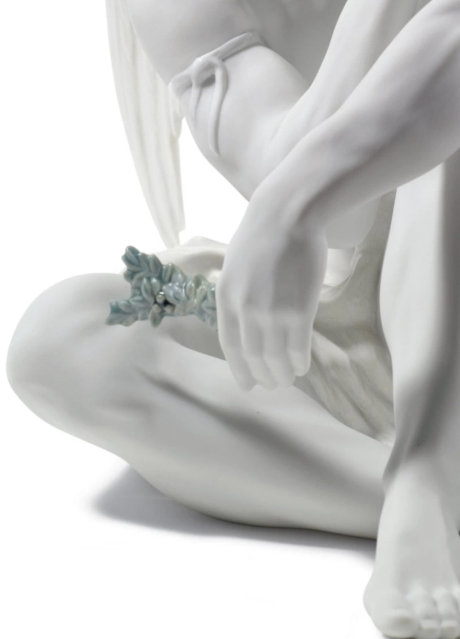 "Lladró Angel Figurine - Handcrafted Porcelain Guardian Statue for Home Protection"