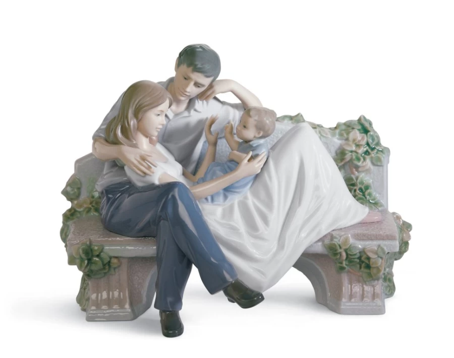 "Lladró Porcelain Couple Figurine - A Priceless Moment Collectible Statue"