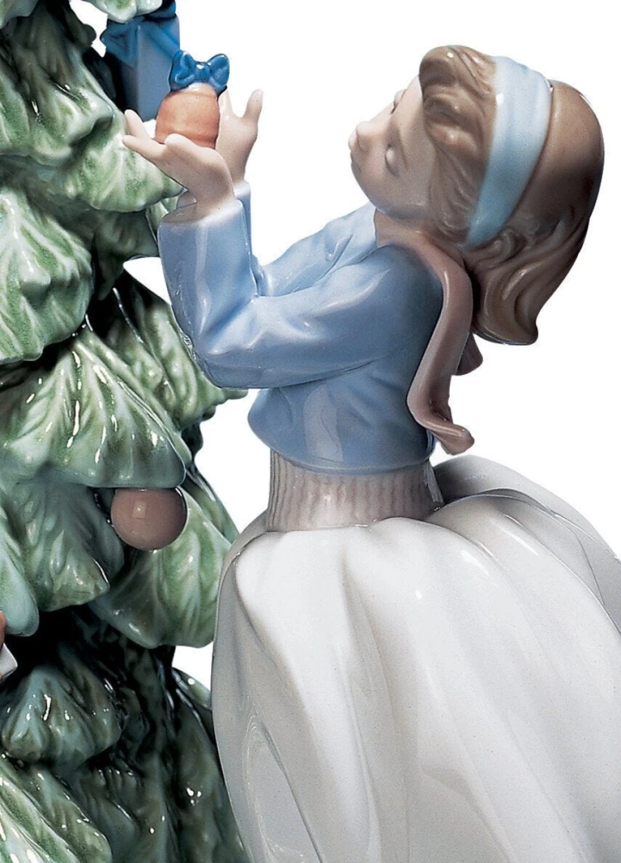 Lladró Christmas Tree Trimming Porcelain Figurine – Handcrafted Holiday Decoration