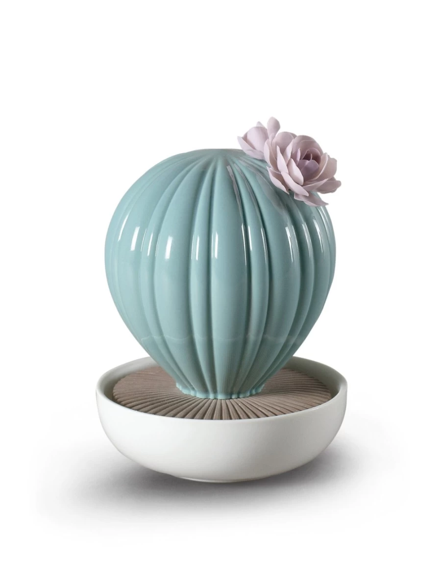 Lladró Ferocactus Cactus Essential Oil Diffuser with Tropical Blossoms Fragrance
