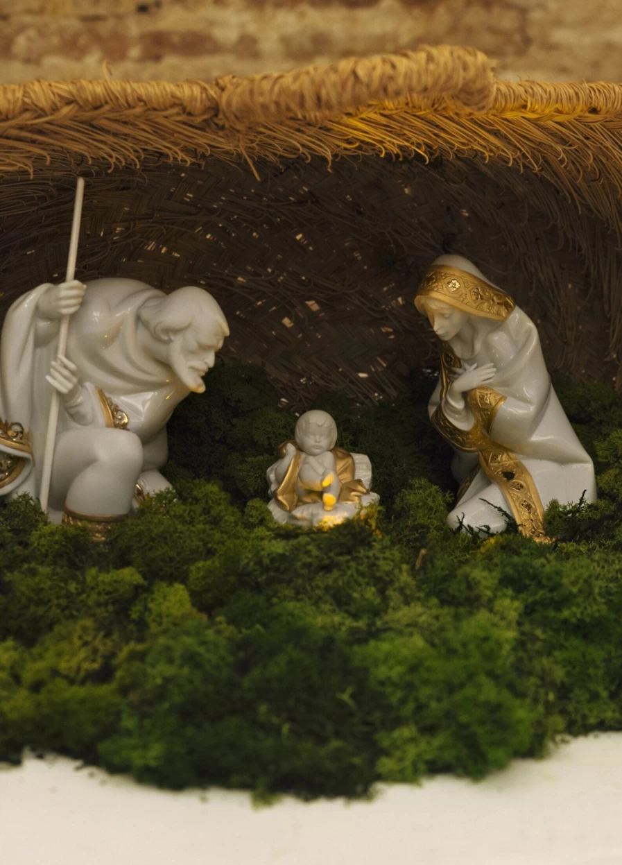 Lladró Golden Lustre Saint Joseph Nativity Figurine - Handcrafted Porcelain Statue