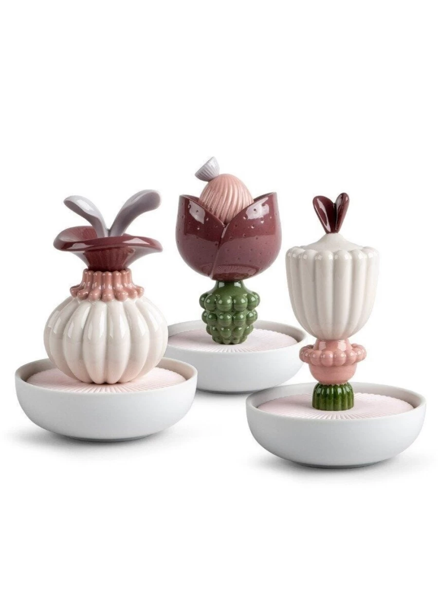 Lladró Handcrafted Porcelain Imaginary Flowers Set – Elegant Home Decor