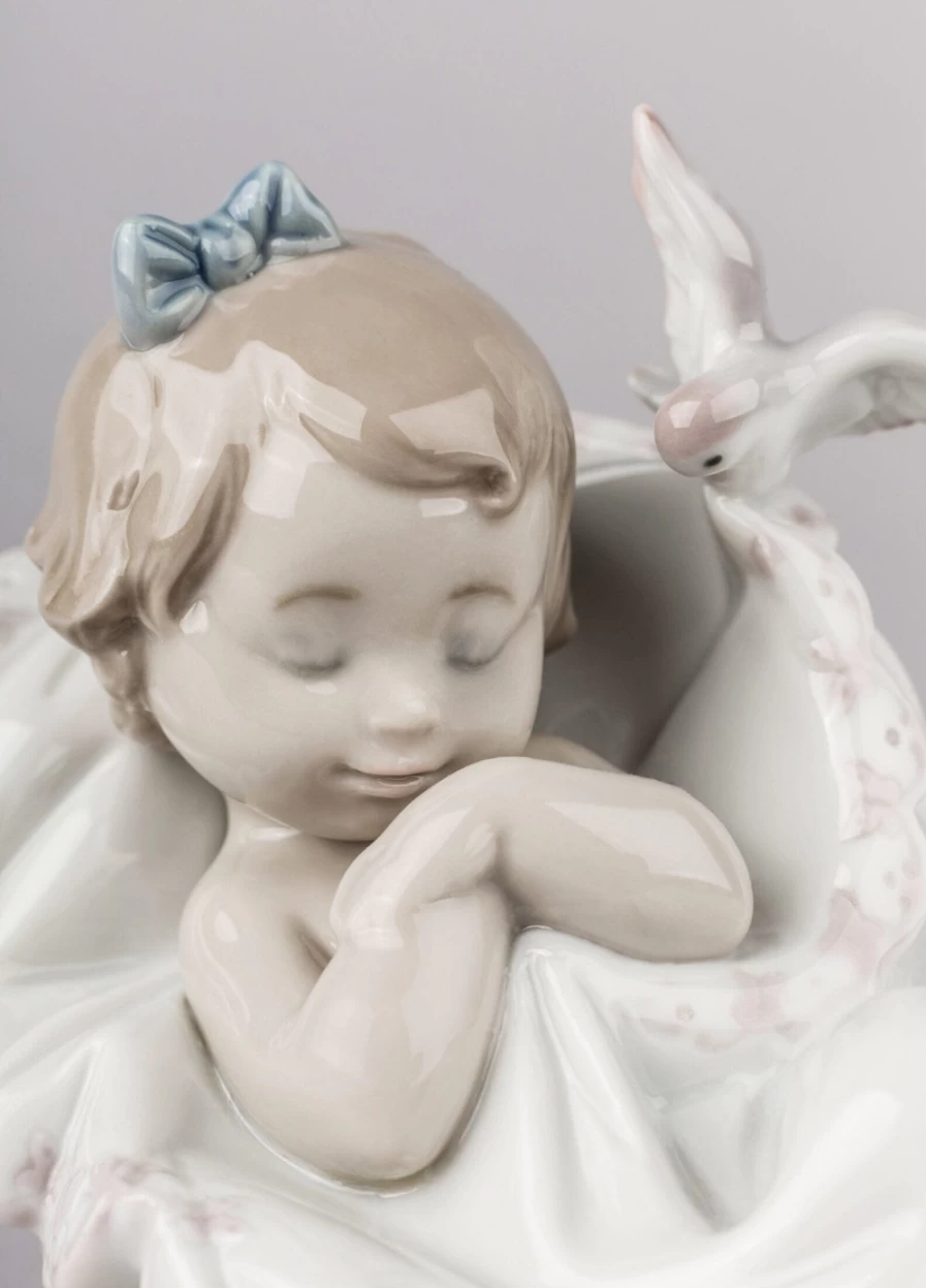 Lladró Comforting Dreams Porcelain Girl Figurine – Elegant Collectible Statue
